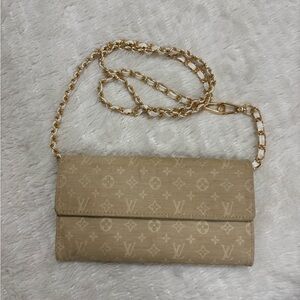 Louis Vuitton Cream Designer Clutch with Chain Strap